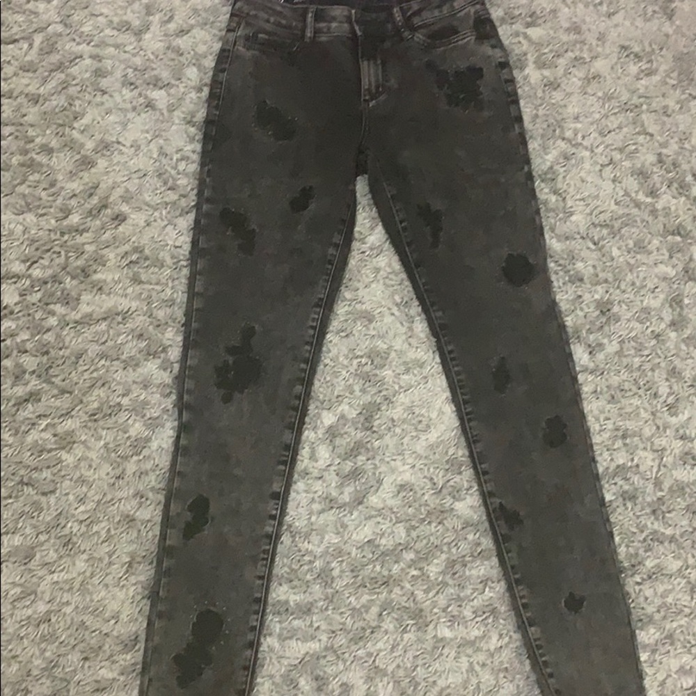 Suits - Picture 3 of 4